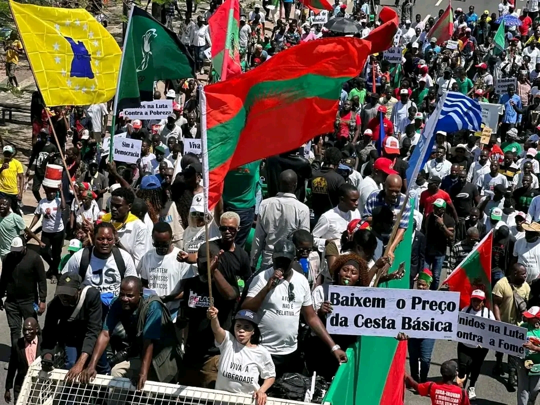 Milhares de angolanos marcham em Luanda contra a fome e a pobreza