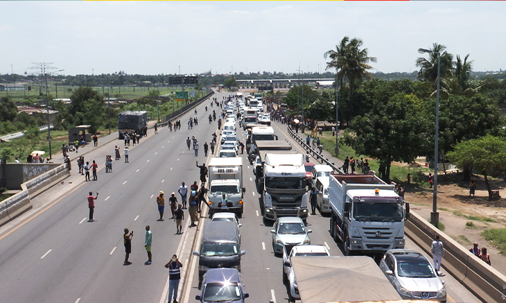 De novo…trânsito ficou paralisado por manifestações em Maputo